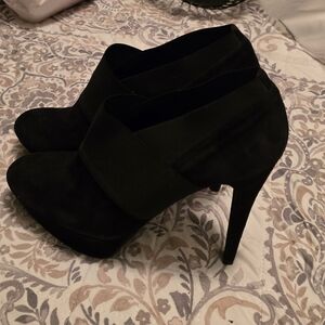 Stuart Weitzman Elegant Suade Black Women's Heels 9.5M